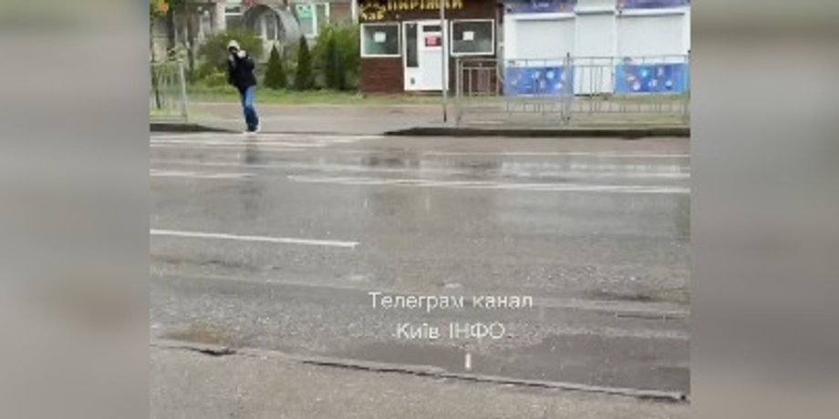 Град и пылевая буря одновременно накрыли Киев и область