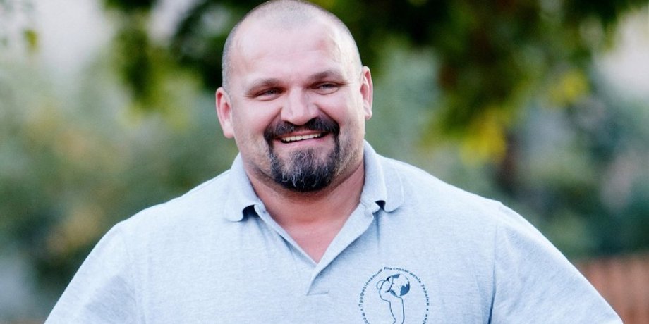 Василь Вірастюк, нардеп Вірастюк, стронгмен України, Вірастюк та пост з фото