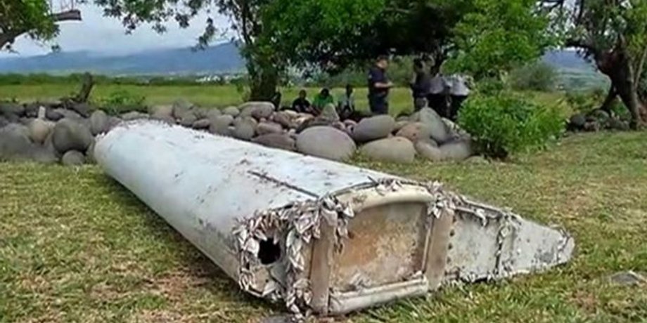 Уламок літака рейсу MH370, рейс MH370, рейс 370 Malaysia Airlines, авіакатастрофа, падіння літака, MH370 розслідування, MH370 уламки