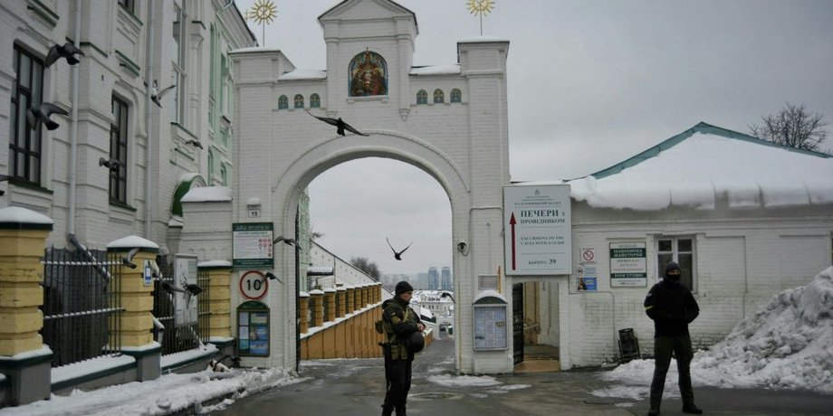 Киево-Печерская лавра, УПЦ МП, ПЦУ, отец Павел, религиозный скандал, выселение монахов