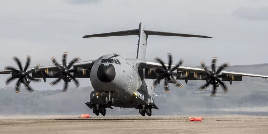 Британский транспортный самолет A400M