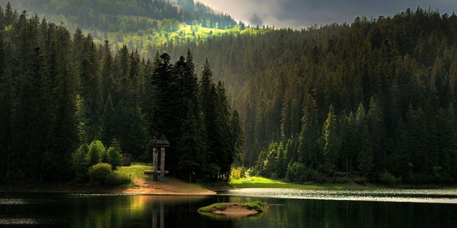 Озеро Синевир в Карпатах / Фото: Vsviti.com.ua
