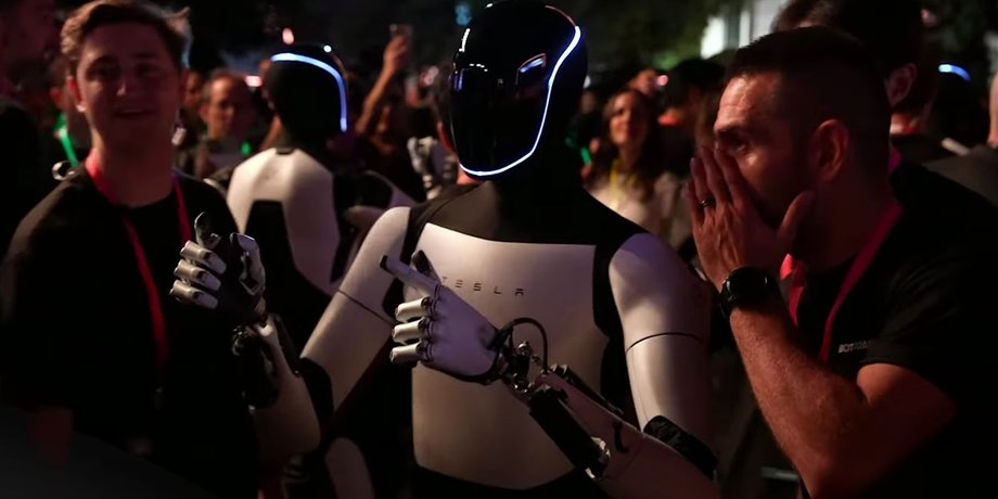 Робот Optimus на Robotaxi Event 2024
