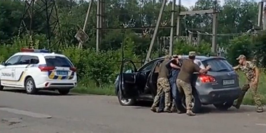 конфлікти з військкоматами, відео сутичка на дорозі, конфлікти на дорозі