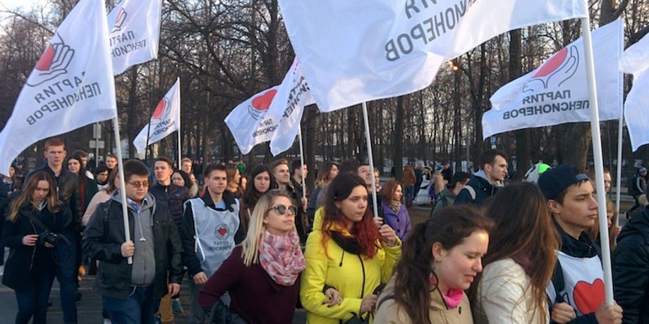 Молодые "пенсионеры" на митинге / Фото: avmalgin.livejournal.com/
