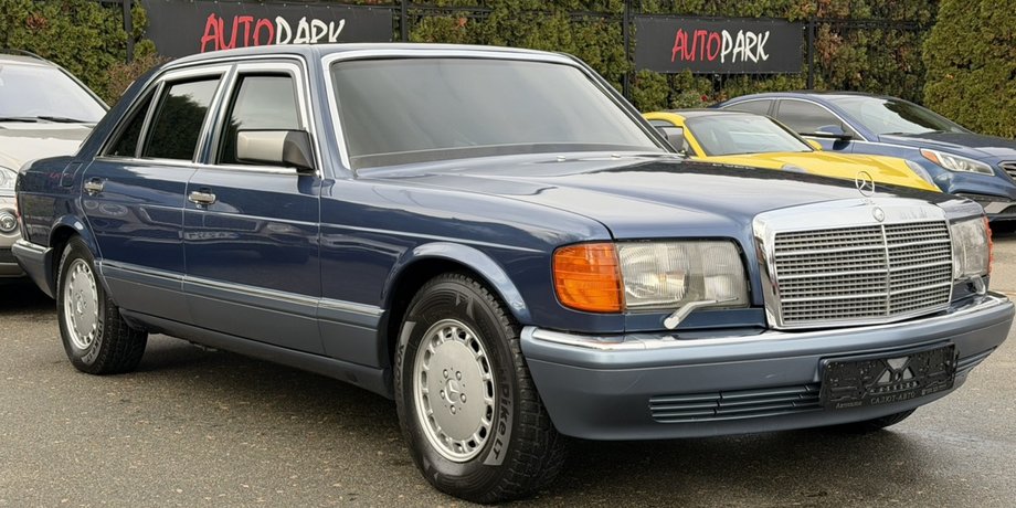 седан Mercedes W126