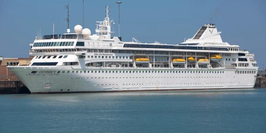 Круїзний лайнер Odyssey, круїз, корабель, корабель мрії, судно застрягло в порту, пасажири круїзного судна, круїзний лайнер