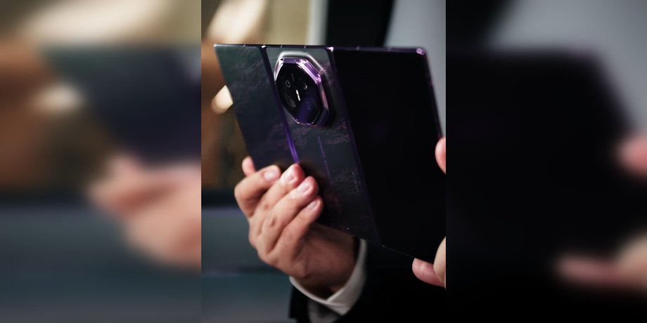 Смартфон Huawei Mate XT 2