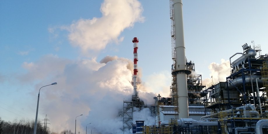 пожежа на заводі, нафтопереробний завод, нафтовий резервуар, вибух на заводі, Антипінський нафтопереробний завод