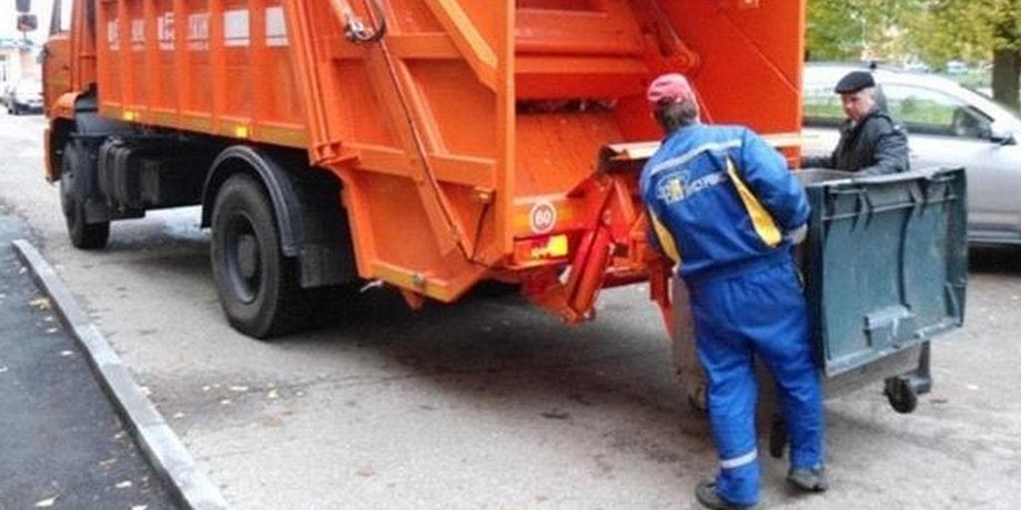 В Одессе в мусор выбросили новый бампер за 200 тысяч