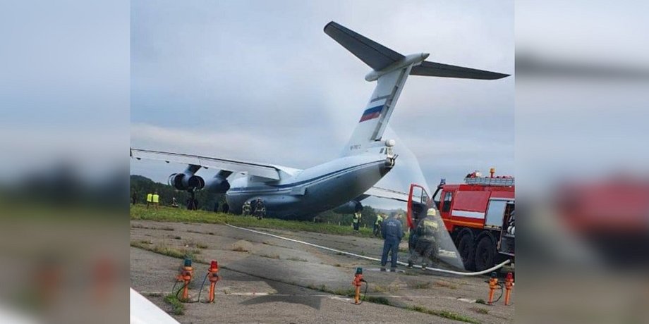 Військовий борт ІЛ-76, аварійне приземлення