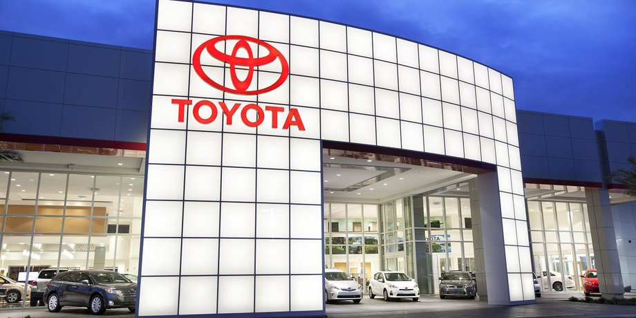 продажи авто, продажи новых авто, самые популярные авто, мировой авторынок, Toyota Corolla, Tesla Model 3
