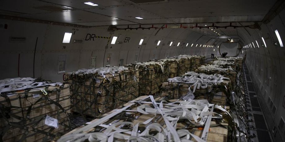 Поставки оружия в Украину