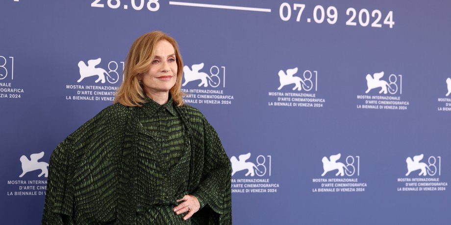 Изабель Юппер, венеция, венецианский кинофестиваль 2024, Изабель Юппер стиль, Balenciaga, красная дорожка