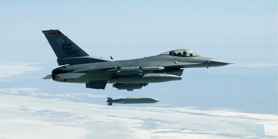 Истребитель F-16