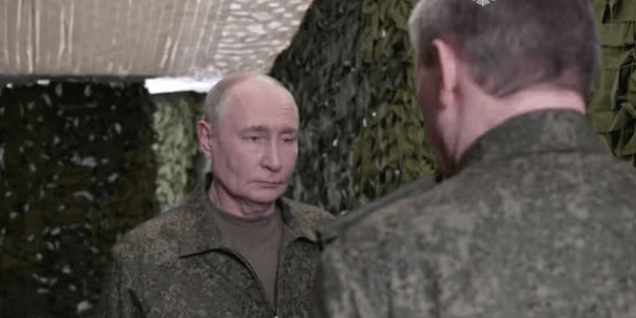 Путин в военной форме на фронте