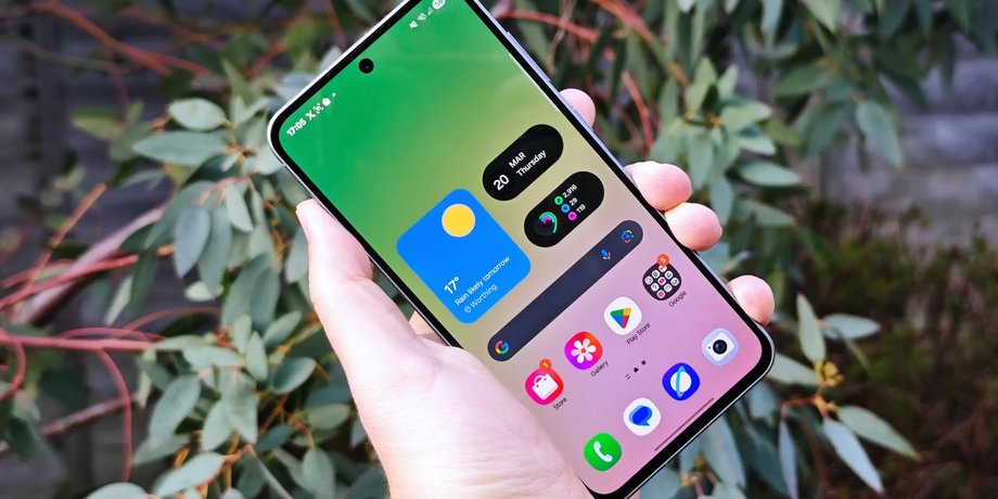 Samsung Galaxy A07 смартфон у руці