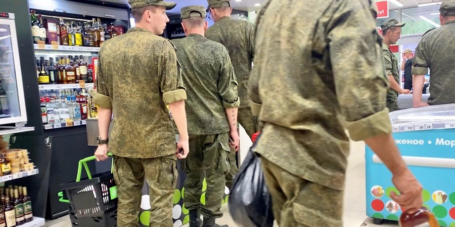 Российские оккупанты, ВС РФ, армия России, оккупированные территории, война РФ против Украины, магазин