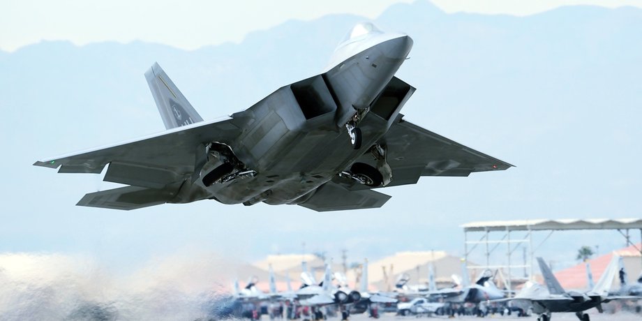американский F-22 Raptor