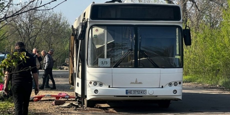 удар по автобусу безпілотником у Сумській області