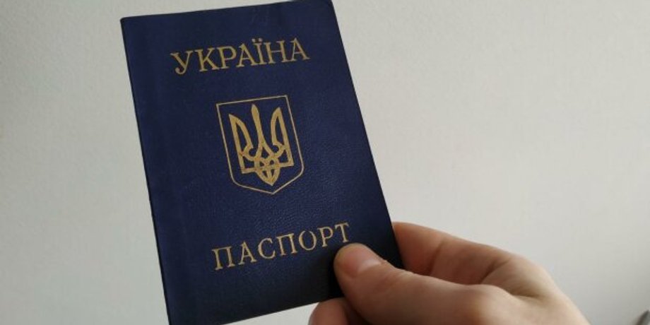 У Верховній Раді зареєстрували законопроєкт, який передбачає зміни у правилах виїзду за кордон