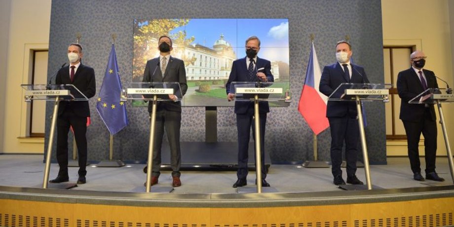 Чиновник, гроші, зарплата, Чехія, інфляція, підвищення.