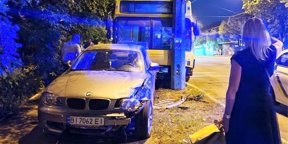 ДТП в Киеве, дтп, авария, киев, кофе, водитель, маршрутка, легковушка, BMW, авария в киеве, отошел за кофе