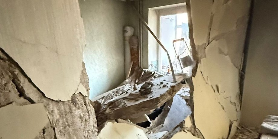 зруйнована стіна у квартирі у львові