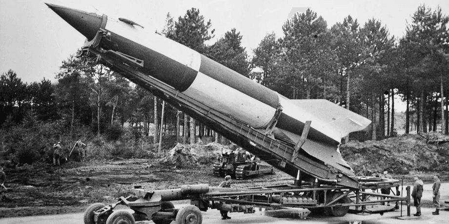 немецкая ракета V-2, немецкая ракета, ракета V-2, вундерваффе, ретро фото, Фау-2, ракета Фау-2, оружие возмездия, оружие второй мировой, секретное оружие рейха, ракета третьего рейха, баллистическая ракета, история оружия