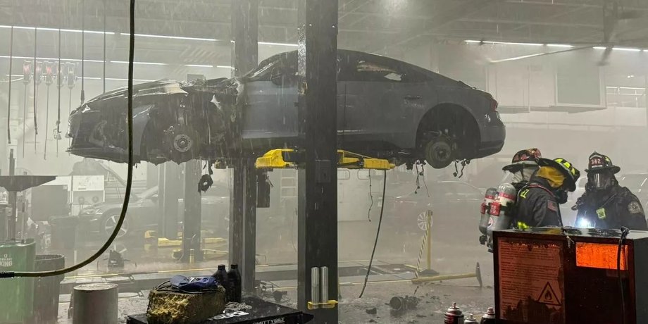 Audi e-tron, електромобіль Audi, згорів електромобіль