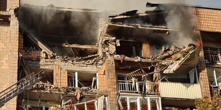 фото пошкодженої багатоповерхівки у Харкові після удару РФ 12 жовтня