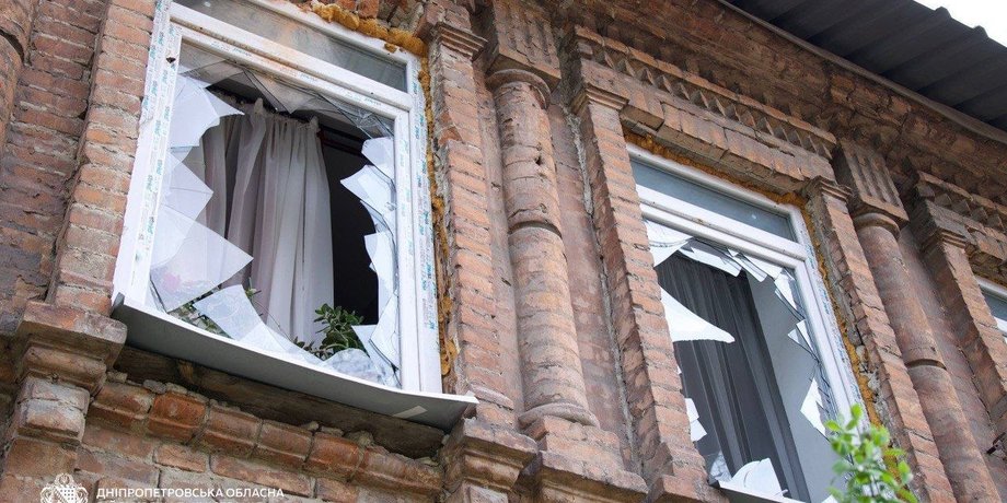фото поврежденного дома в Днепре после удара 22 апреля