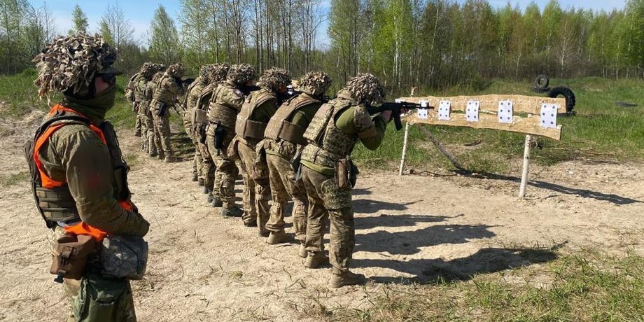 нові бронежилети та шоломи