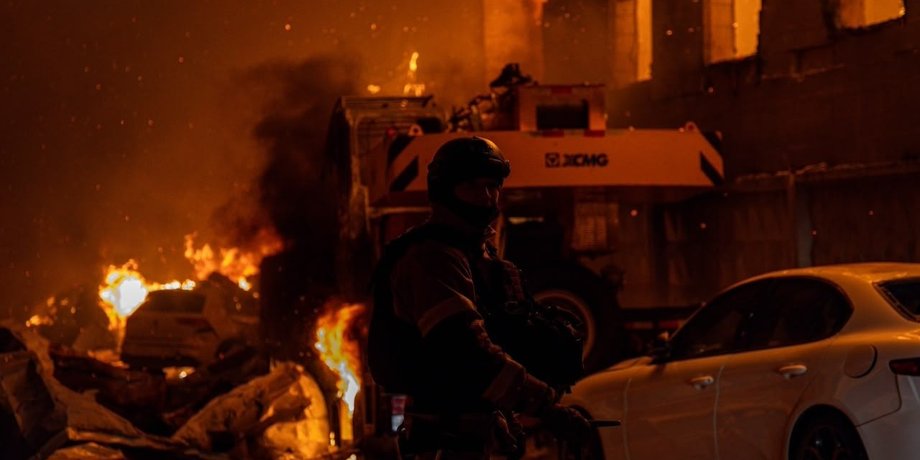 фото пожара в Киеве после удара со стороны РФ 8 июля
