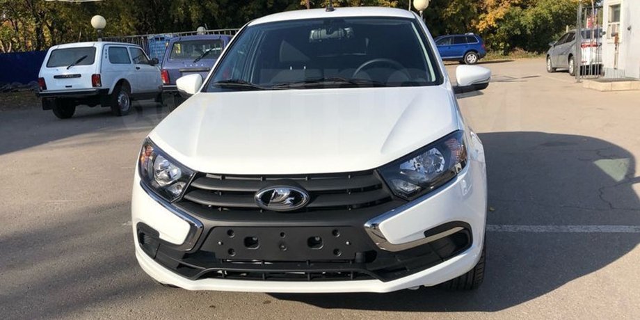 Lada Granta, Лада Гранта, виробництво Лада, санкції проти Росії, спрощені ВАЗ, спрощені автомобілі