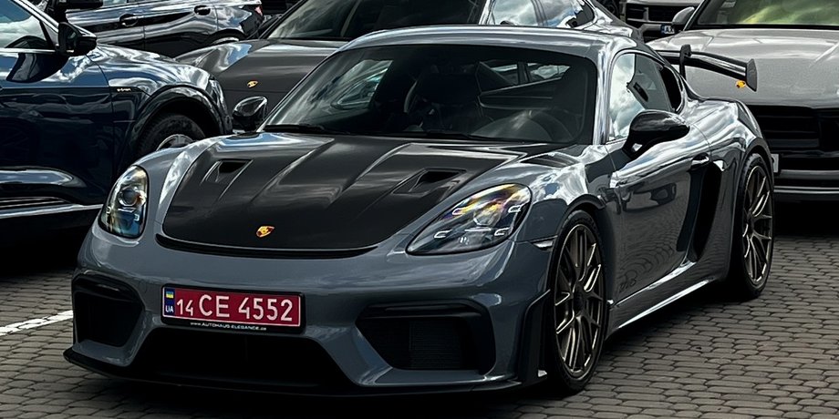Спорткар Porsche Cayman GT4 RS