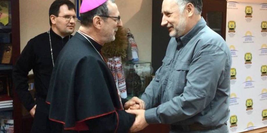 Павел Жебривский  и архиепископ Клаудио Гуджеротти / Фото: facebook.com/zhebrivskyi