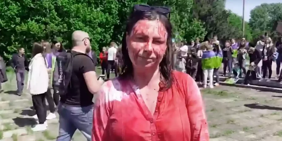 Ирина Земляная, посол РФ в Польше, посла РФ облили краской