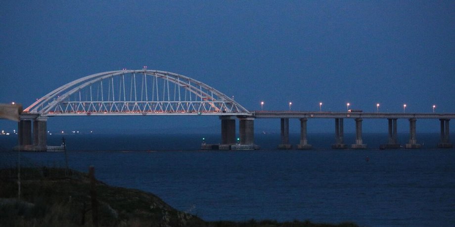 Крим атакують дрони Кримський міст у Керчі