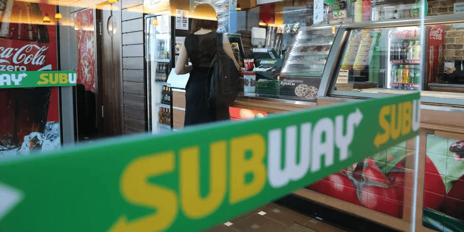 Subway, мережа ресторанів, їжа, бонусні бали, жінка купила сендвіч, 7 тисяч доларів за сендвіч, дала чайові, сендвіч із салямі