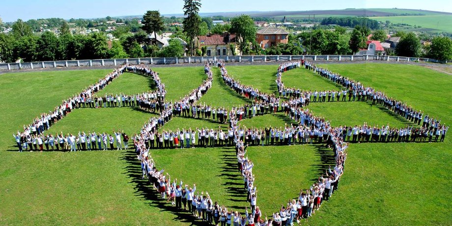 Живой герб Украины / Фото из открытого источника