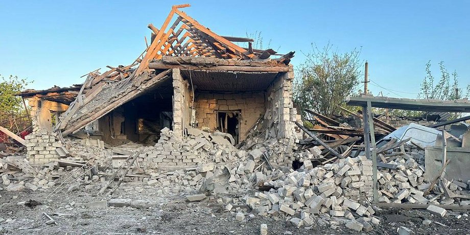 Зруйнований будинок, обстріл Доннечини