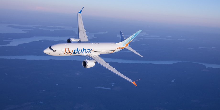 Boeing 737 совершил экстренную посадку