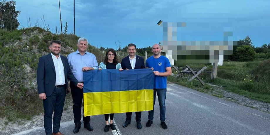 Изображение возвращенных из плена украинцев