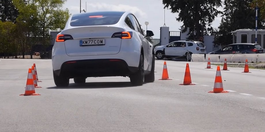 автономна поїздка Tesla Model Y