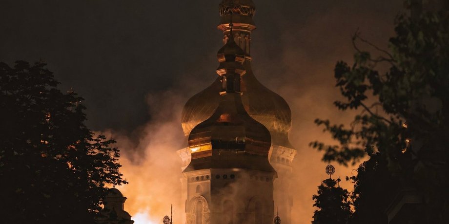 Лавра горит в результате удара со стороны РФ 15 июня
