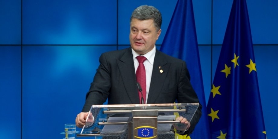 Петр Порошенко на церемонии подписания СА с ЕС / Фото пресс-службы президента