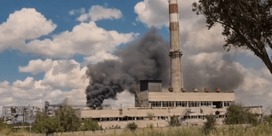 Пожар на заводе в Мариуполе