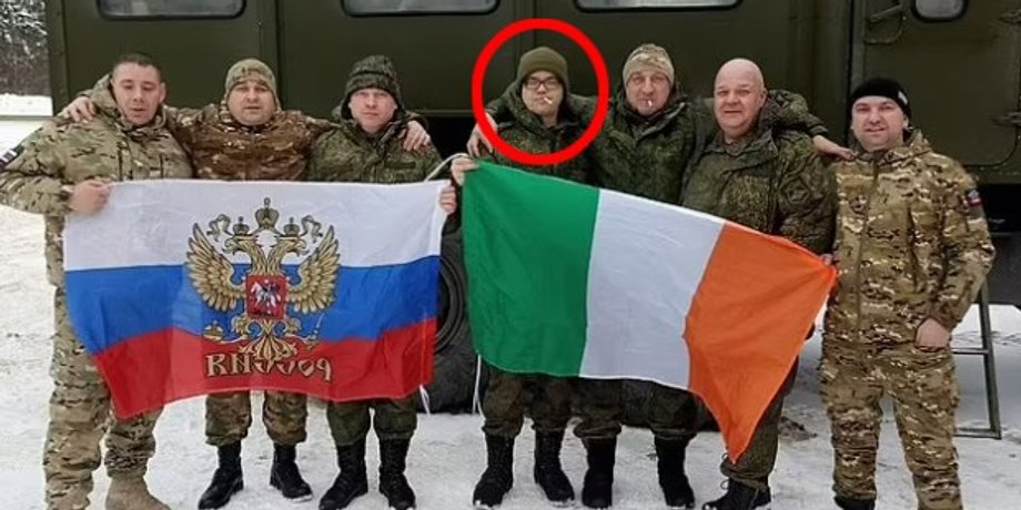 Ейден Мінніс з ірландським прапором