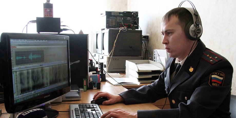 Прослуховування телефону, єдина база кодів IMEI телефонів, стеження спецслужб